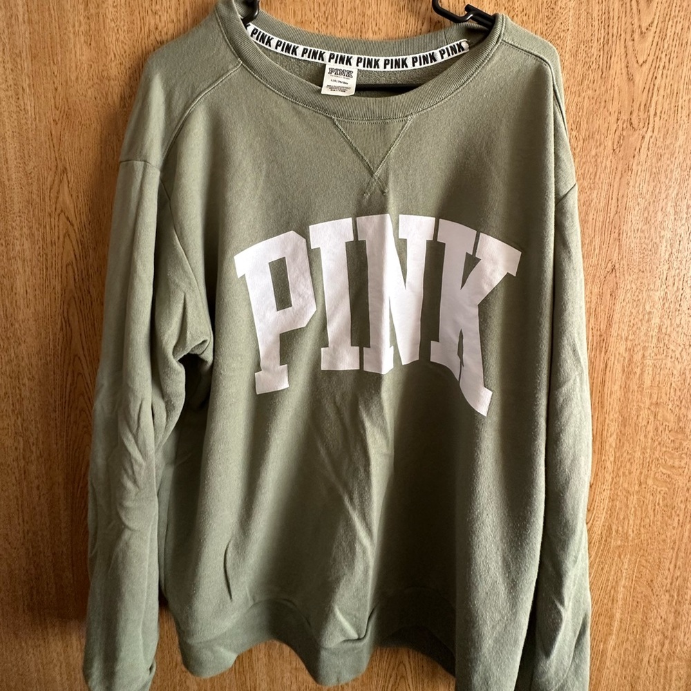 Cute olive green crewneck